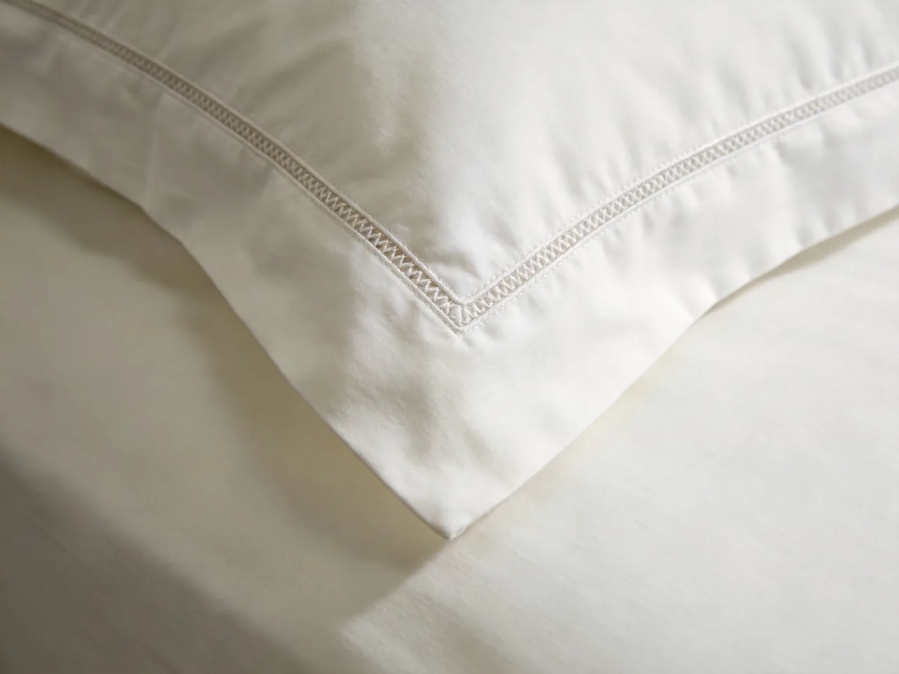 Pillowcases detail — Suite Linens